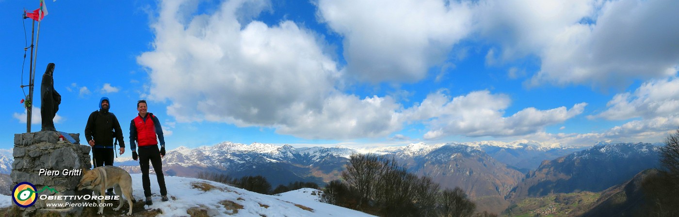 42 La bella Madonnina de I Canti con vista panoramica verso la Val Taleggio.jpg
